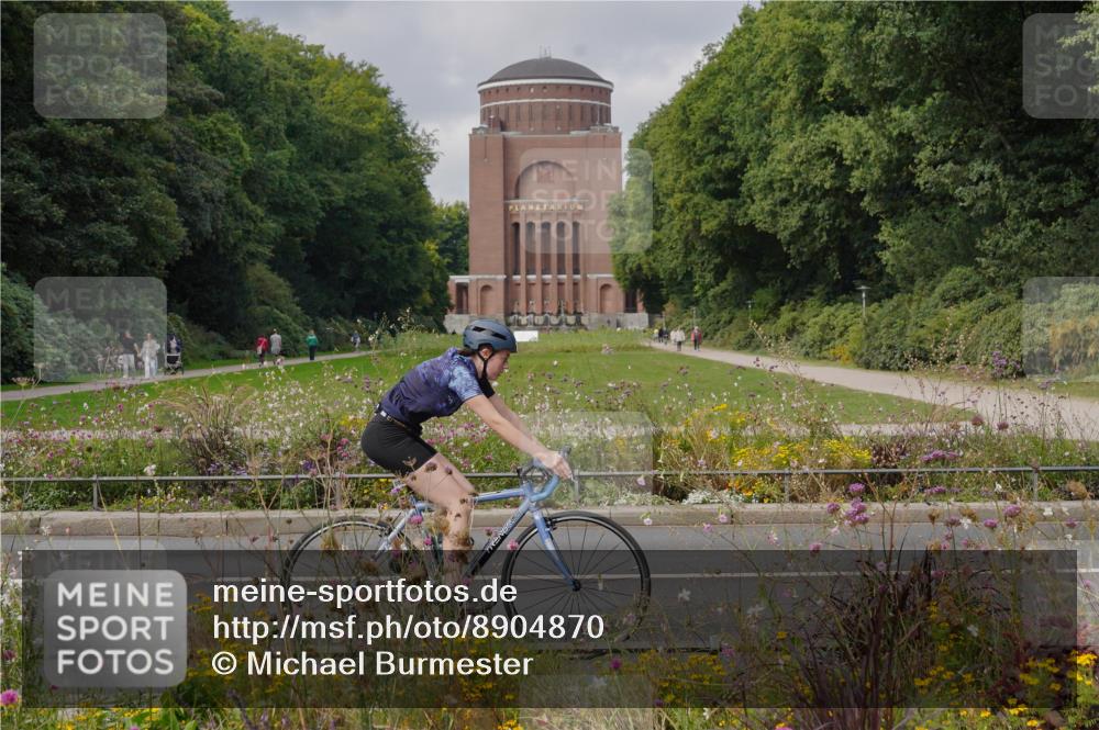 14.09.2025 - Stadtparktriathlon Michael Burmester http://msf.ph/oto/8904870 14.09.2025 11:48:42 Radfahren 950, 951, 992, 1022, 1071 meine-sportfotos.de