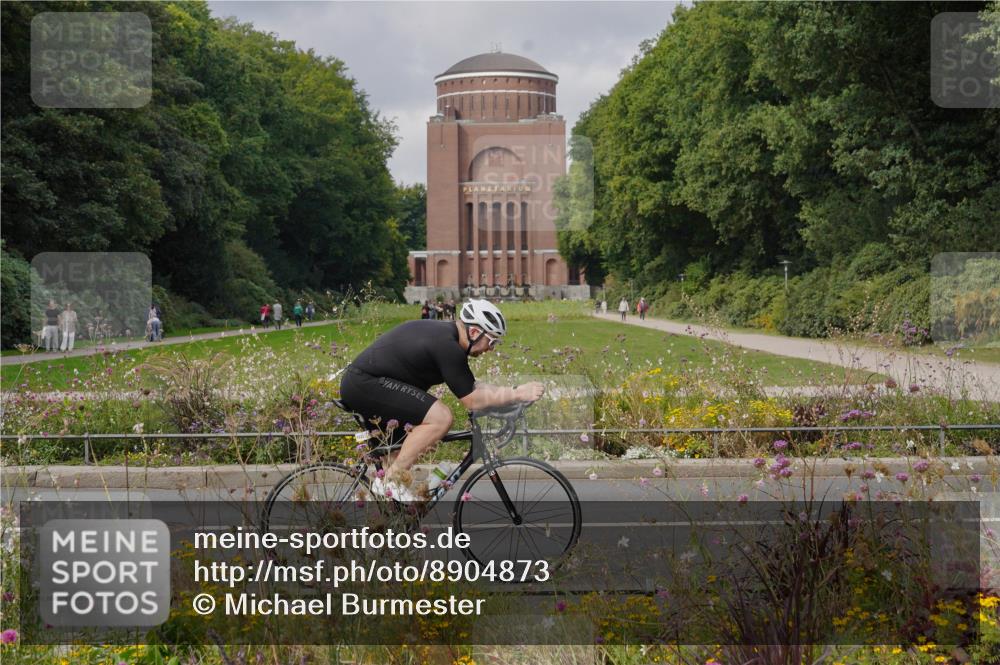 14.09.2025 - Stadtparktriathlon Michael Burmester http://msf.ph/oto/8904873 14.09.2025 11:48:49 Radfahren 1019, 1022, 1071 meine-sportfotos.de