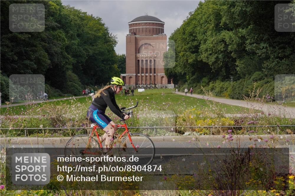 14.09.2025 - Stadtparktriathlon Michael Burmester http://msf.ph/oto/8904874 14.09.2025 11:48:55 Radfahren 929, 957, 1019 meine-sportfotos.de