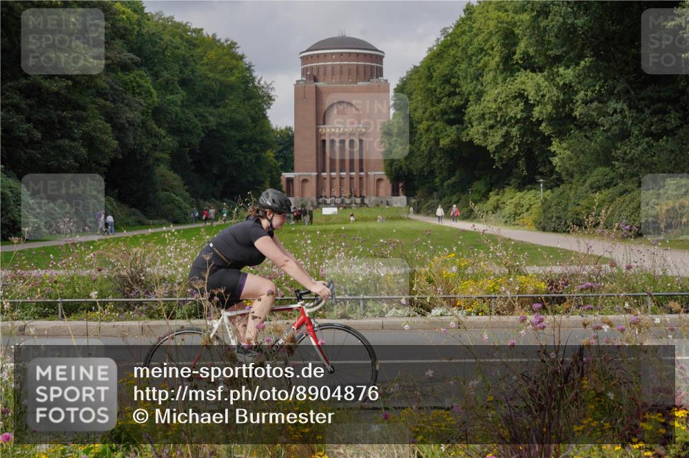 14.09.2025 - Stadtparktriathlon Michael Burmester http://msf.ph/oto/8904876 14.09.2025 11:49:02 Radfahren 929, 942, 957, 966, 1072, 1092 meine-sportfotos.de