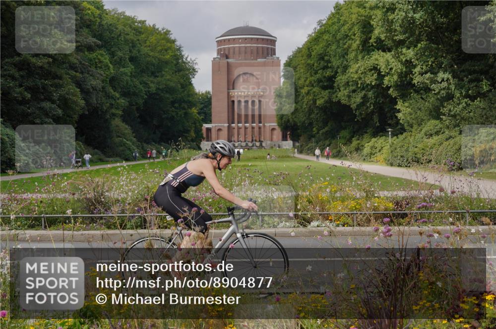 14.09.2025 - Stadtparktriathlon Michael Burmester http://msf.ph/oto/8904877 14.09.2025 11:49:05 Radfahren 942, 945, 957, 966, 1072, 1076, 1092 meine-sportfotos.de