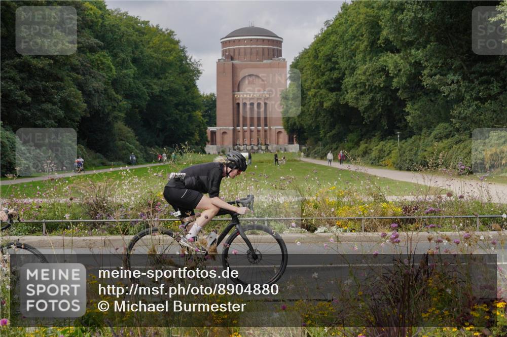 14.09.2025 - Stadtparktriathlon Michael Burmester http://msf.ph/oto/8904880 14.09.2025 11:49:11 Radfahren 945, 966, 1001, 1072, 1076, 1082, 1092, 1113 meine-sportfotos.de