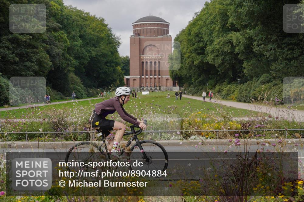 14.09.2025 - Stadtparktriathlon Michael Burmester http://msf.ph/oto/8904884 14.09.2025 11:49:21 Radfahren 930, 972, 1001, 1002, 1023, 1082, 1113 meine-sportfotos.de