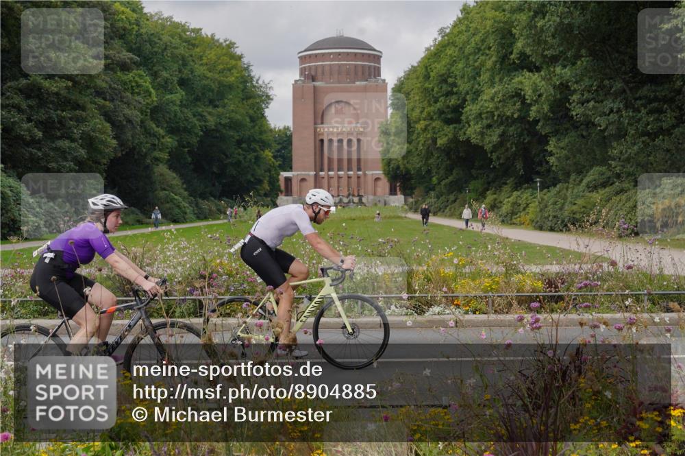 14.09.2025 - Stadtparktriathlon Michael Burmester http://msf.ph/oto/8904885 14.09.2025 11:49:26 Radfahren 930, 948, 972, 1002, 1023, 1050 meine-sportfotos.de