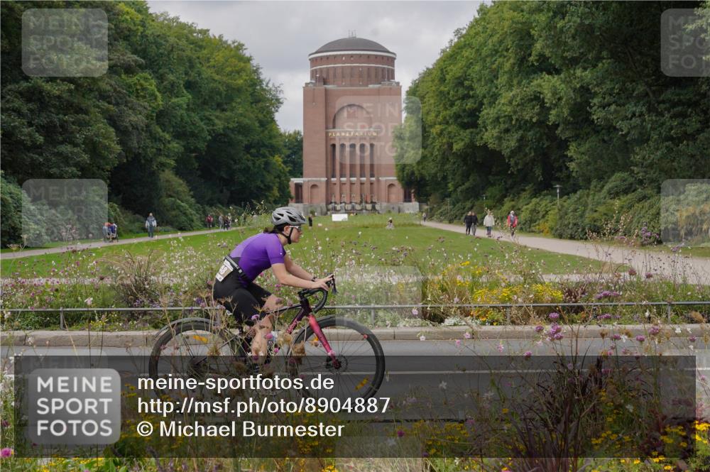 14.09.2025 - Stadtparktriathlon Michael Burmester http://msf.ph/oto/8904887 14.09.2025 11:49:32 Radfahren 930, 948, 972, 1050 meine-sportfotos.de