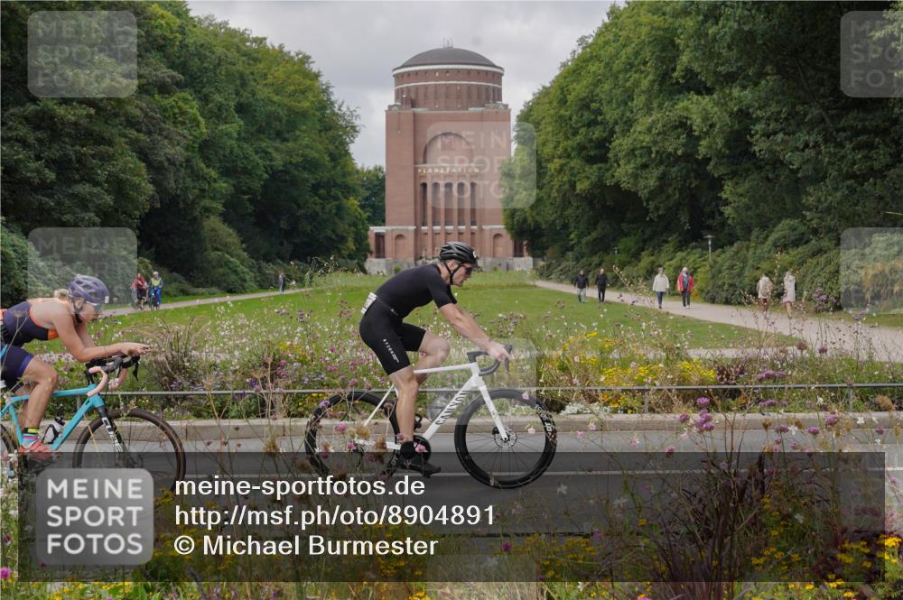 14.09.2025 - Stadtparktriathlon Michael Burmester http://msf.ph/oto/8904891 14.09.2025 11:49:46 Radfahren 1015, 1061, 1098, 1119 meine-sportfotos.de