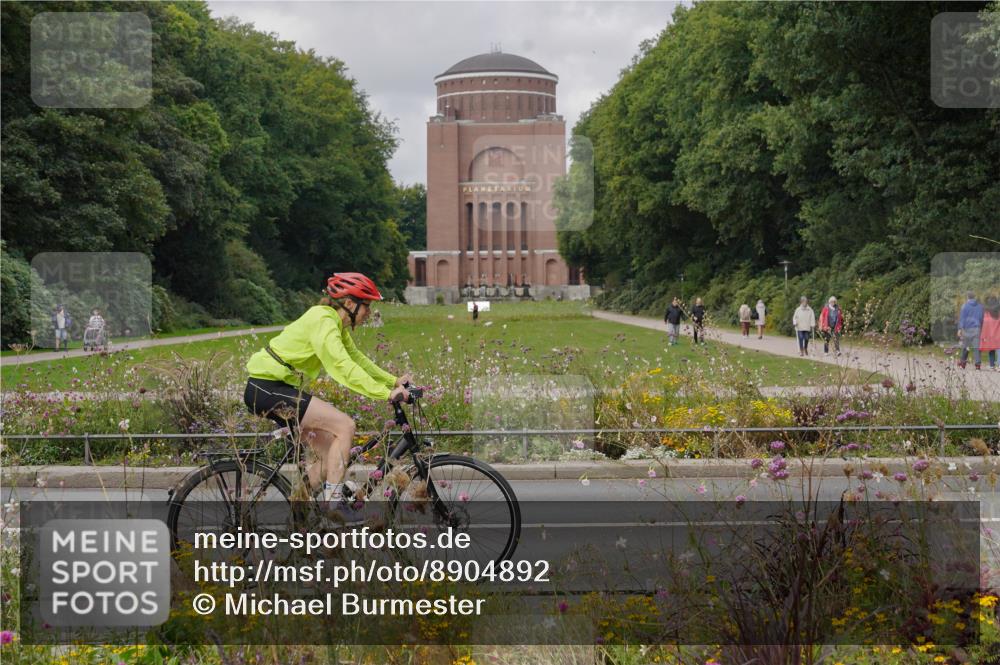 14.09.2025 - Stadtparktriathlon Michael Burmester http://msf.ph/oto/8904892 14.09.2025 11:50:00 Radfahren 979, 1007, 1084, 1103, 1121 meine-sportfotos.de