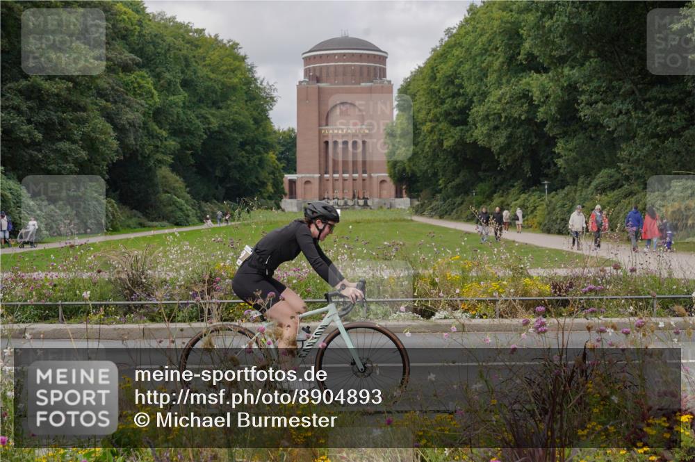 14.09.2025 - Stadtparktriathlon Michael Burmester http://msf.ph/oto/8904893 14.09.2025 11:50:05 Radfahren 935, 958, 979, 1007, 1077, 1084, 1103, 1121 meine-sportfotos.de