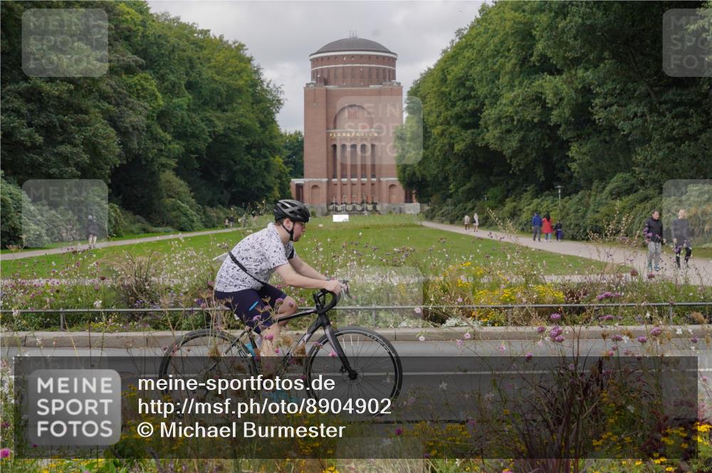 14.09.2025 - Stadtparktriathlon Michael Burmester http://msf.ph/oto/8904902 14.09.2025 11:50:27 Radfahren 934, 941, 970, 1068 meine-sportfotos.de