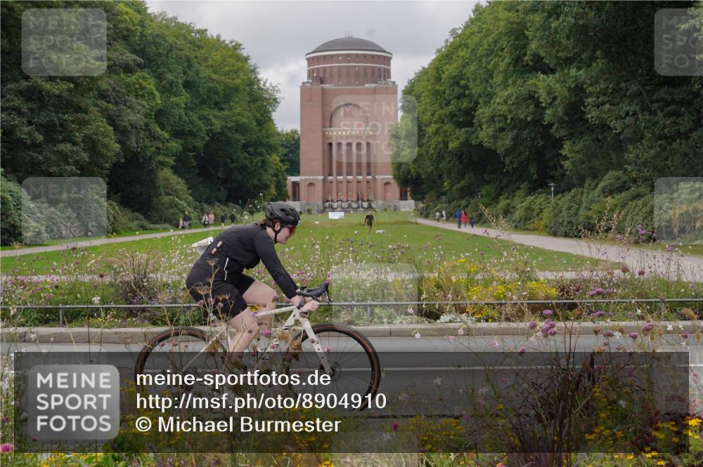 14.09.2025 - Stadtparktriathlon Michael Burmester http://msf.ph/oto/8904910 14.09.2025 11:50:56 Radfahren 926, 936, 980, 1000, 1026, 1027, 1029, 1059, 1112 meine-sportfotos.de