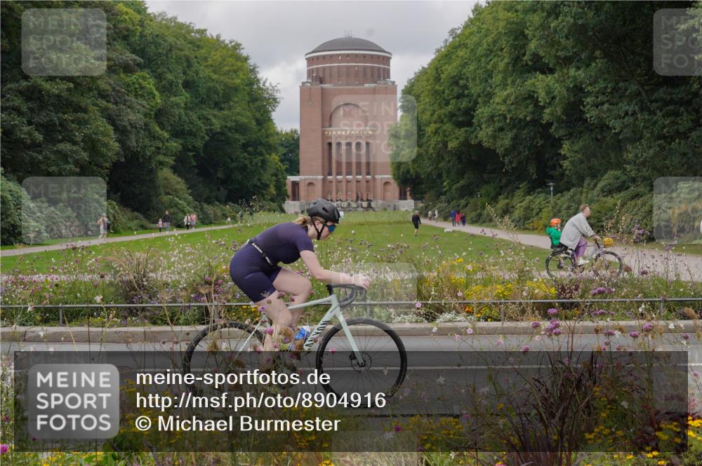 14.09.2025 - Stadtparktriathlon Michael Burmester http://msf.ph/oto/8904916 14.09.2025 11:51:05 Radfahren 926, 1000, 1027, 1059, 1097 meine-sportfotos.de