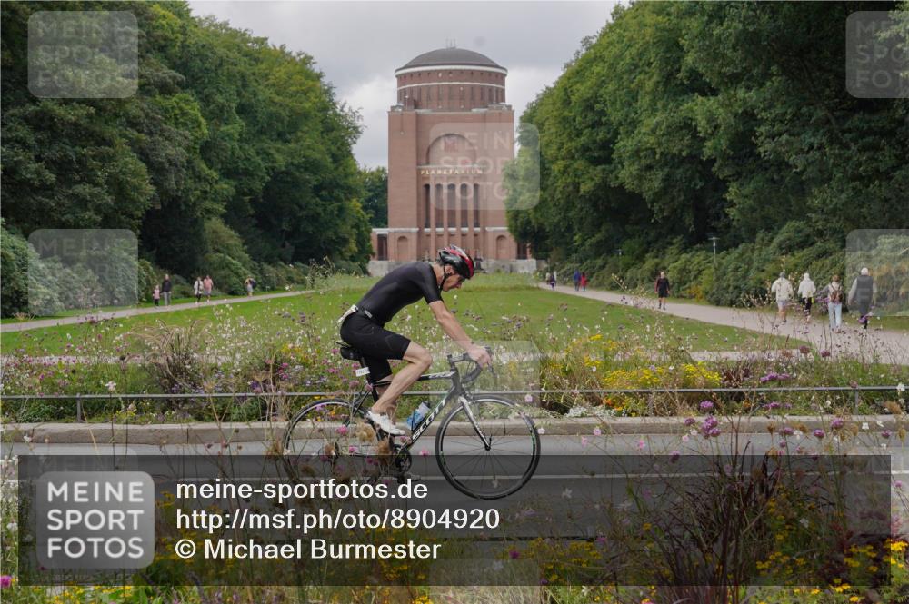 14.09.2025 - Stadtparktriathlon Michael Burmester http://msf.ph/oto/8904920 14.09.2025 11:51:16 Radfahren 962, 974, 976, 1057, 1080, 1083, 1097, 1101 meine-sportfotos.de