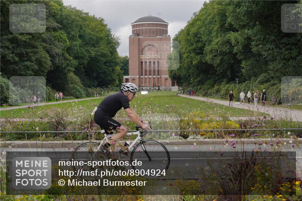14.09.2025 - Stadtparktriathlon Michael Burmester http://msf.ph/oto/8904924 14.09.2025 11:51:24 Radfahren 962, 976, 994, 1040, 1043, 1057, 1080, 1083 meine-sportfotos.de