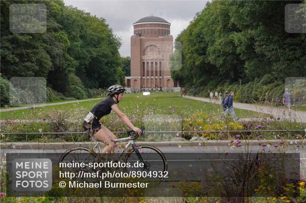 14.09.2025 - Stadtparktriathlon Michael Burmester http://msf.ph/oto/8904932 14.09.2025 11:51:49 Radfahren 961, 985, 1011, 1079, 1102 meine-sportfotos.de