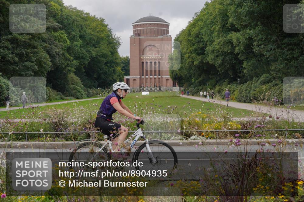 14.09.2025 - Stadtparktriathlon Michael Burmester http://msf.ph/oto/8904935 14.09.2025 11:52:03 Radfahren 947, 1005, 1115 meine-sportfotos.de
