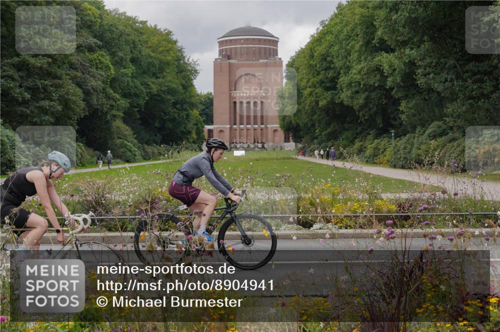 14.09.2025 - Stadtparktriathlon Michael Burmester http://msf.ph/oto/8904941 14.09.2025 11:52:22 Radfahren 932, 982, 989, 1020, 1078, 1094, 1107 meine-sportfotos.de