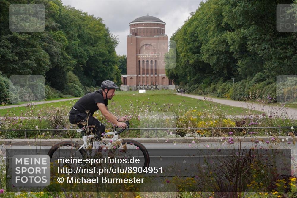 14.09.2025 - Stadtparktriathlon Michael Burmester http://msf.ph/oto/8904951 14.09.2025 11:52:52 Radfahren 996, 997, 1009, 1055 meine-sportfotos.de