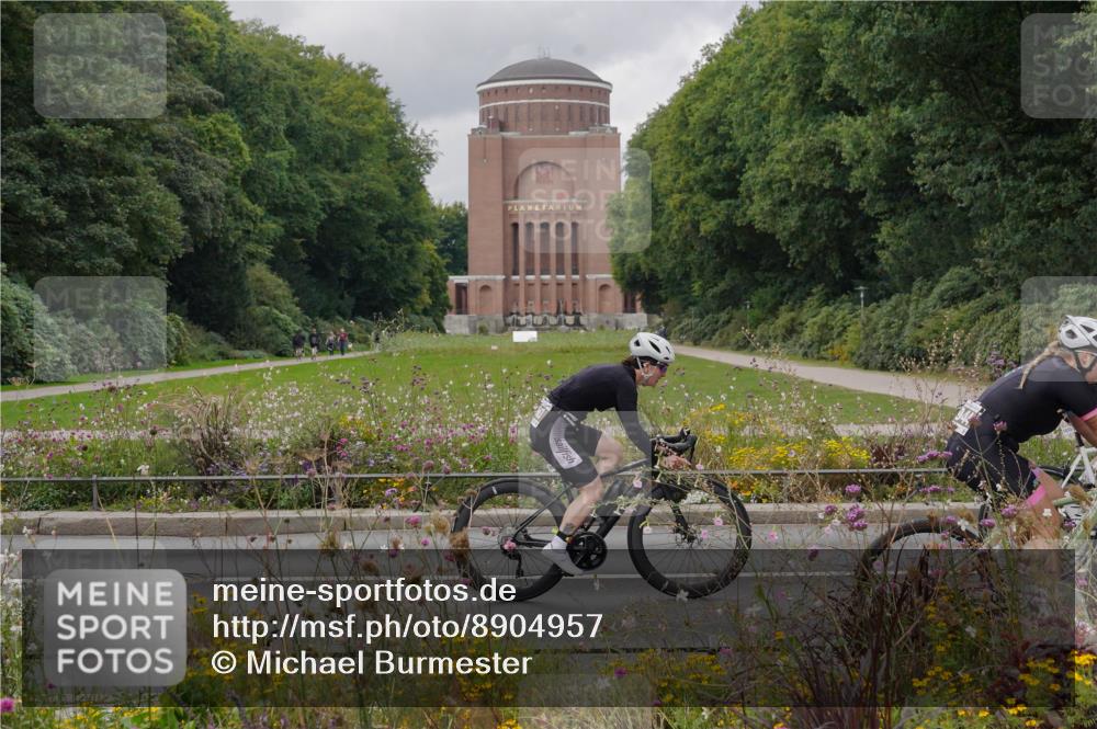 14.09.2025 - Stadtparktriathlon Michael Burmester http://msf.ph/oto/8904957 14.09.2025 11:53:09 Radfahren 944, 946, 963, 1017, 1018, 1033, 1047, 1064, 1085, 1125 meine-sportfotos.de