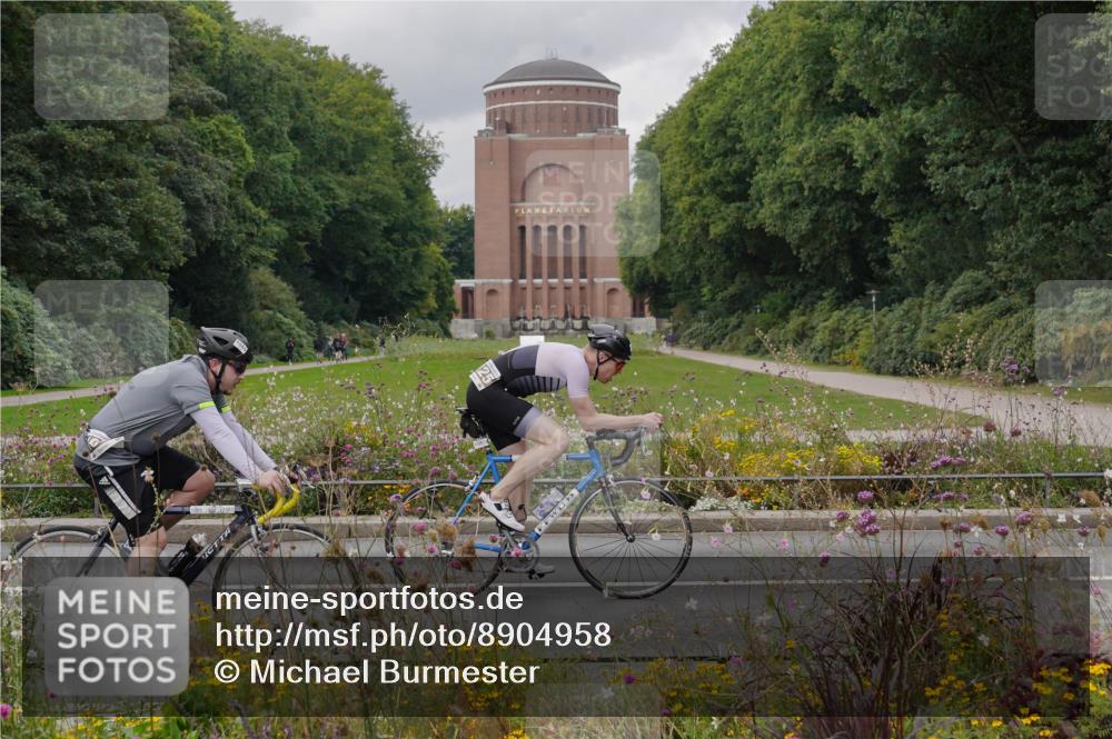 14.09.2025 - Stadtparktriathlon Michael Burmester http://msf.ph/oto/8904958 14.09.2025 11:53:10 Radfahren 944, 946, 963, 1017, 1018, 1033, 1039, 1047, 1064, 1085, 1125 meine-sportfotos.de