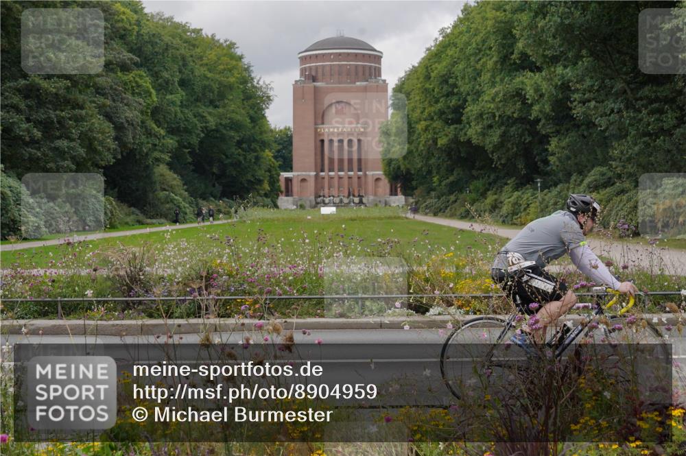 14.09.2025 - Stadtparktriathlon Michael Burmester http://msf.ph/oto/8904959 14.09.2025 11:53:11 Radfahren 944, 946, 963, 1017, 1033, 1039, 1047, 1064, 1085, 1125 meine-sportfotos.de