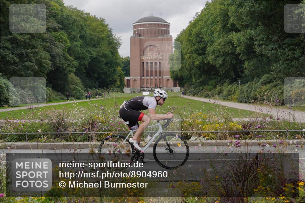 14.09.2025 - Stadtparktriathlon Michael Burmester http://msf.ph/oto/8904960 14.09.2025 11:53:15 Radfahren 946, 1017, 1039, 1047, 1064, 1085, 1125 meine-sportfotos.de