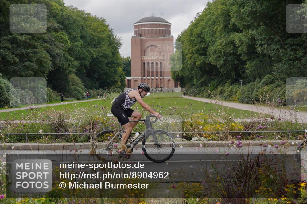 14.09.2025 - Stadtparktriathlon Michael Burmester http://msf.ph/oto/8904962 14.09.2025 11:53:18 Radfahren 946, 1017, 1039, 1047, 1064 meine-sportfotos.de