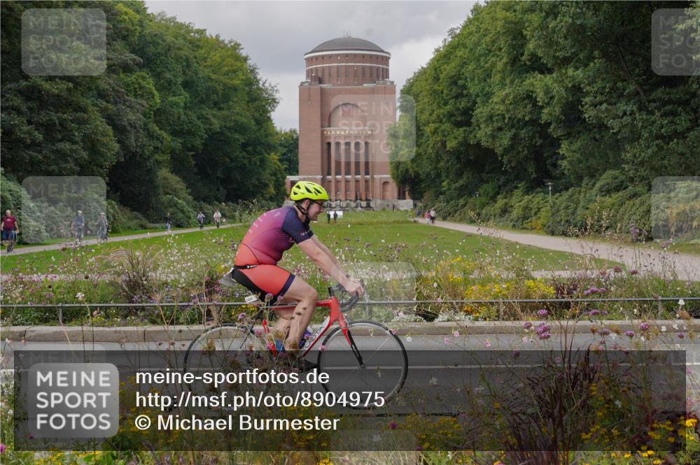 14.09.2025 - Stadtparktriathlon Michael Burmester http://msf.ph/oto/8904975 14.09.2025 11:54:02 Radfahren 975, 993, 1036, 1058, 1096, 1185 meine-sportfotos.de