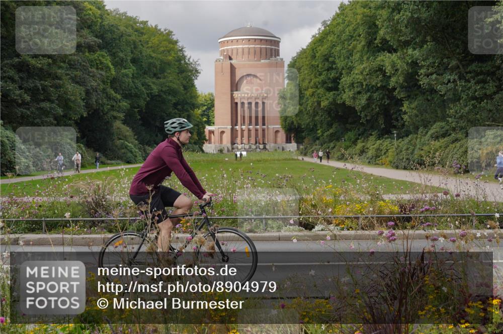 14.09.2025 - Stadtparktriathlon Michael Burmester http://msf.ph/oto/8904979 14.09.2025 11:54:14 Radfahren 975, 1060, 1081, 1087, 1096, 1209 meine-sportfotos.de