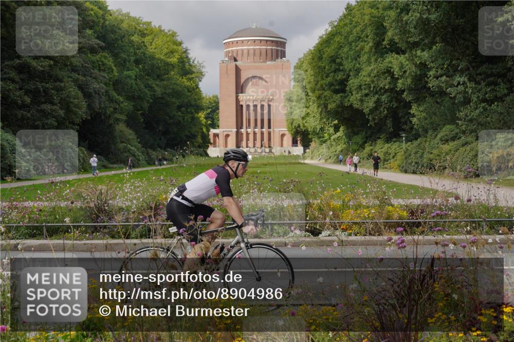 14.09.2025 - Stadtparktriathlon Michael Burmester http://msf.ph/oto/8904986 14.09.2025 11:54:41 Radfahren 1041, 1065, 1188 meine-sportfotos.de