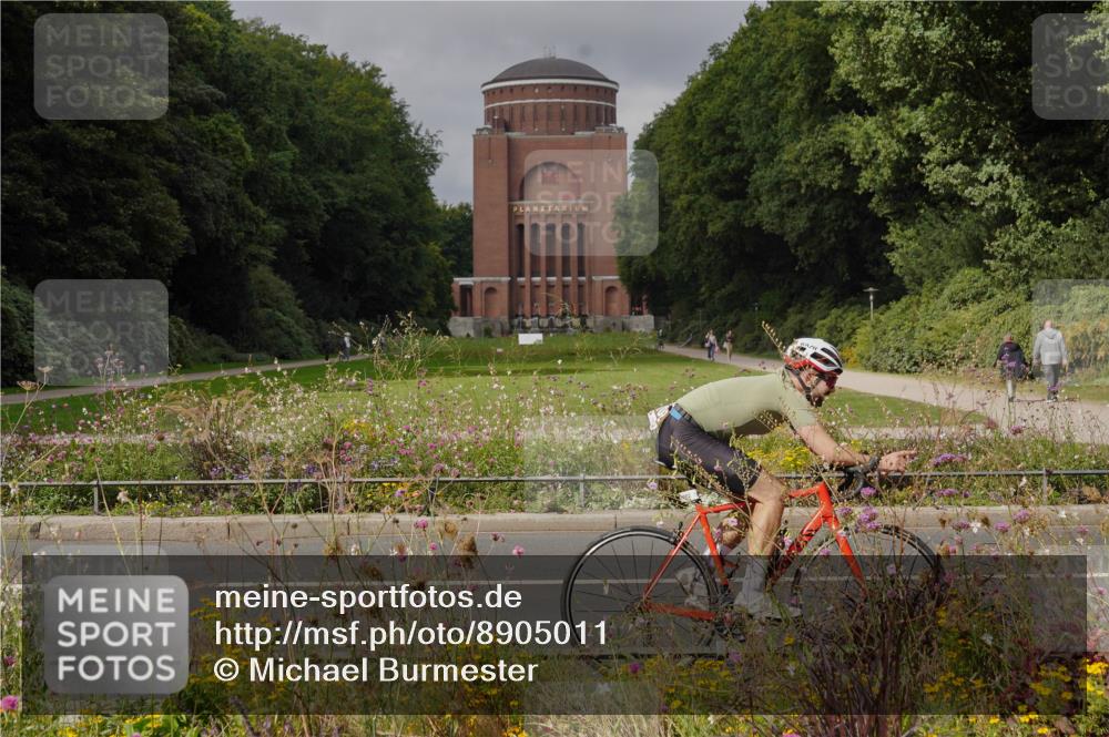 14.09.2025 - Stadtparktriathlon Michael Burmester http://msf.ph/oto/8905011 14.09.2025 11:56:07 Radfahren 937, 1014, 1022, 1082, 1113, 1214 meine-sportfotos.de