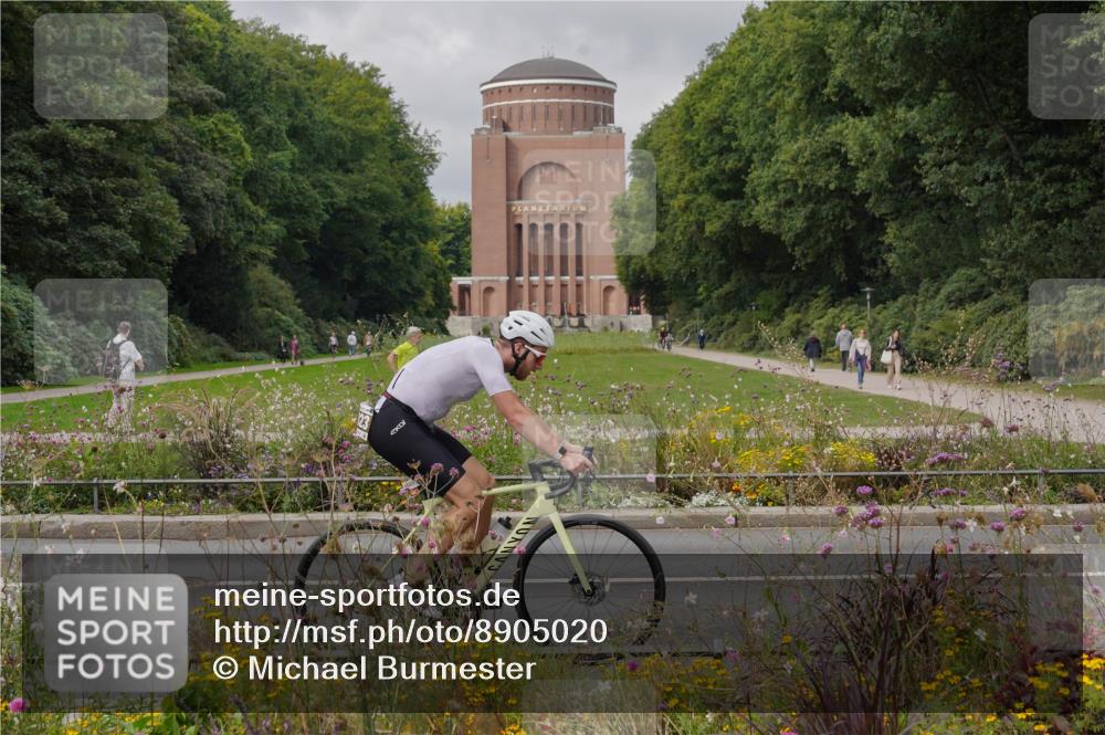 14.09.2025 - Stadtparktriathlon Michael Burmester http://msf.ph/oto/8905020 14.09.2025 11:56:38 Radfahren 949, 964, 1023, 1053, 1071, 1144, 1172 meine-sportfotos.de