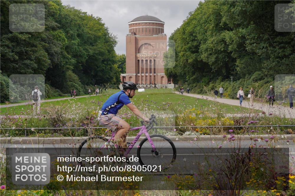 14.09.2025 - Stadtparktriathlon Michael Burmester http://msf.ph/oto/8905021 14.09.2025 11:56:42 Radfahren 949, 964, 1023, 1053, 1071, 1144, 1217 meine-sportfotos.de