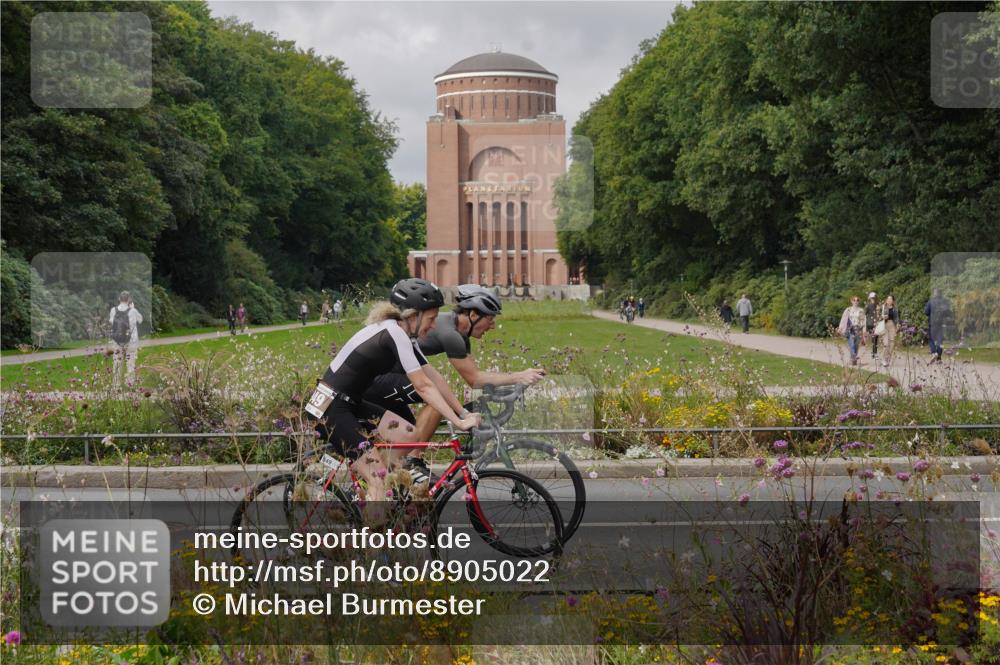 14.09.2025 - Stadtparktriathlon Michael Burmester http://msf.ph/oto/8905022 14.09.2025 11:56:44 Radfahren 949, 964, 1053, 1071, 1144, 1217 meine-sportfotos.de