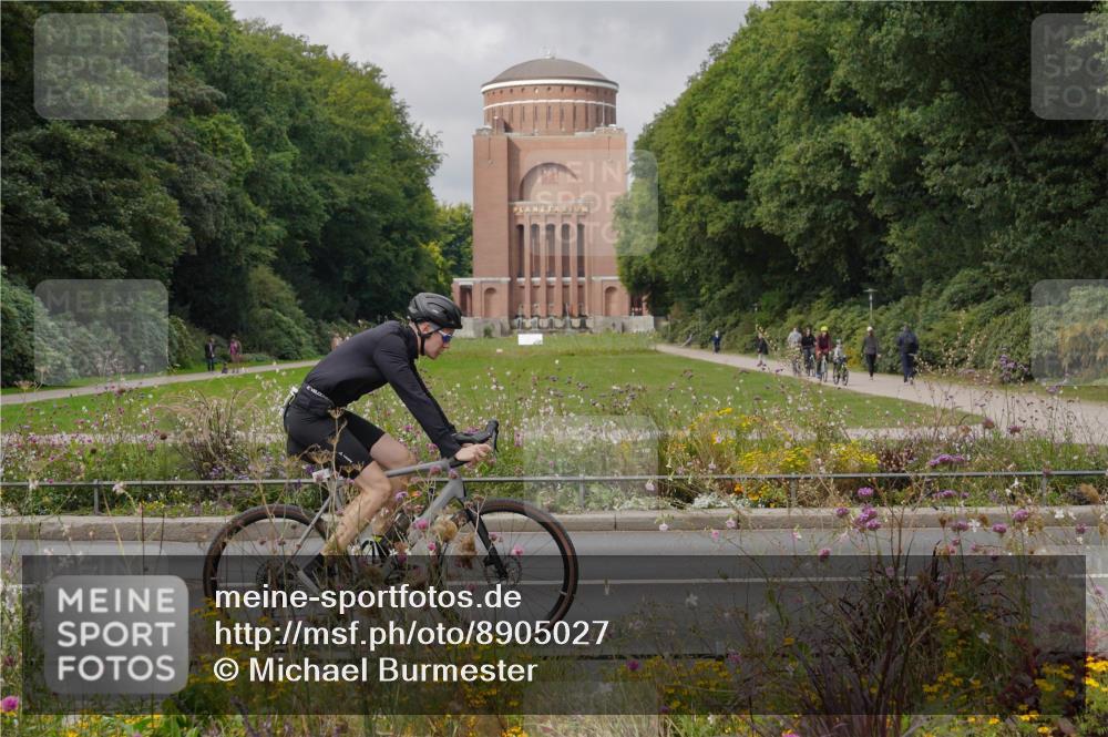 14.09.2025 - Stadtparktriathlon Michael Burmester http://msf.ph/oto/8905027 14.09.2025 11:56:55 Radfahren 924, 927, 1077, 1088, 1123 meine-sportfotos.de