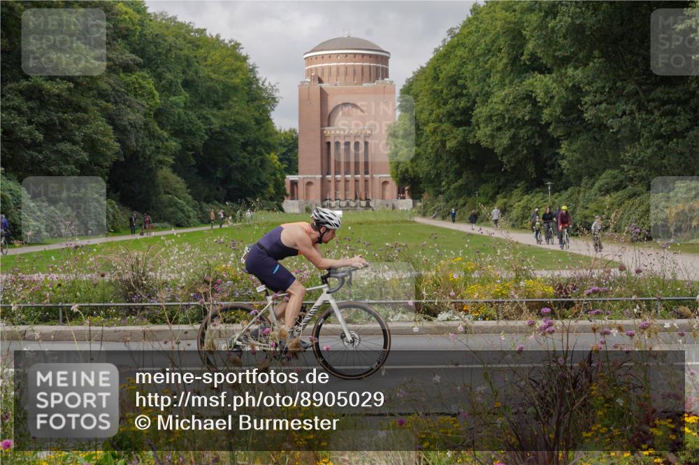 14.09.2025 - Stadtparktriathlon Michael Burmester http://msf.ph/oto/8905029 14.09.2025 11:56:57 Radfahren 924, 927, 1077, 1088, 1123, 1146 meine-sportfotos.de
