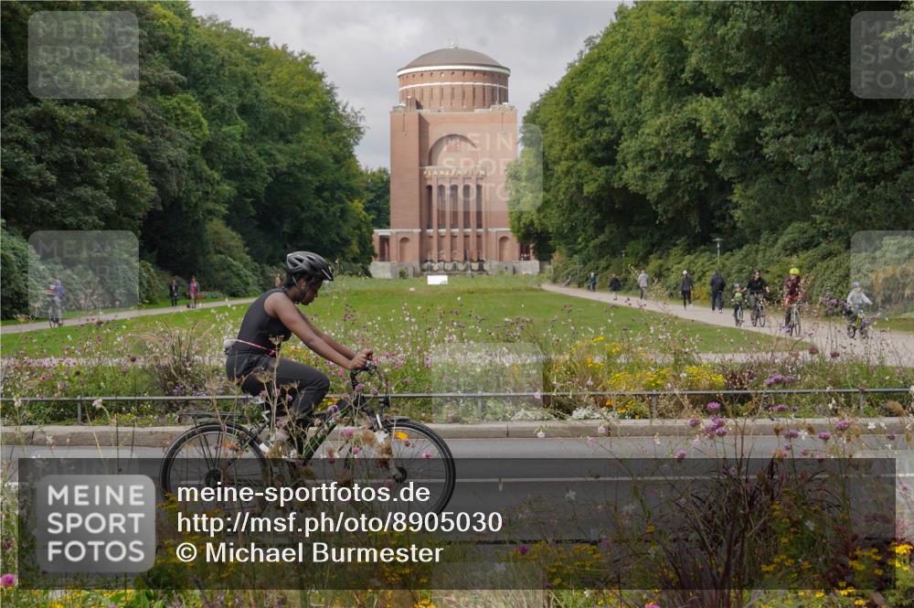14.09.2025 - Stadtparktriathlon Michael Burmester http://msf.ph/oto/8905030 14.09.2025 11:56:59 Radfahren 924, 927, 1077, 1088, 1123, 1146, 1189 meine-sportfotos.de