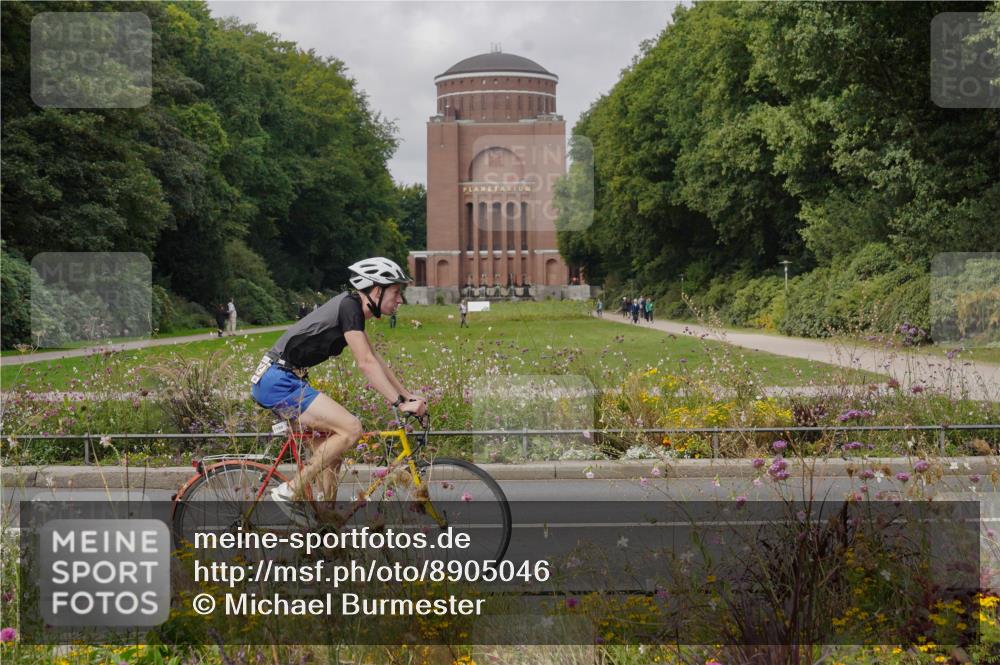 14.09.2025 - Stadtparktriathlon Michael Burmester http://msf.ph/oto/8905046 14.09.2025 11:57:42 Radfahren 966, 1027, 1084, 1109, 1199 meine-sportfotos.de