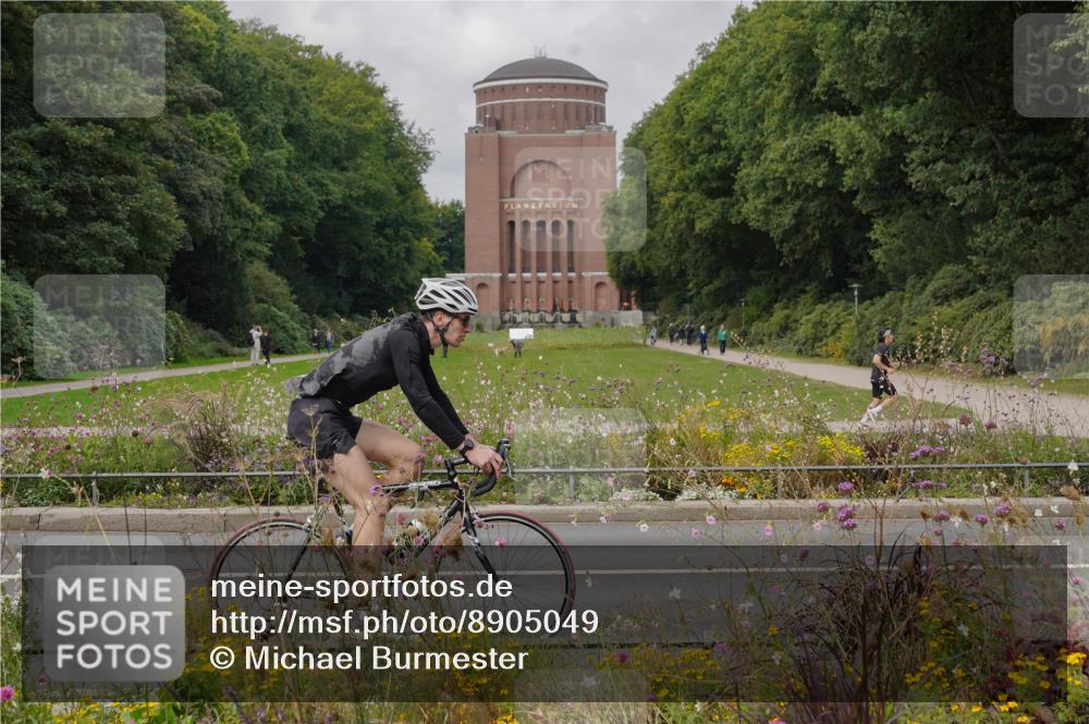 14.09.2025 - Stadtparktriathlon Michael Burmester http://msf.ph/oto/8905049 14.09.2025 11:57:50 Radfahren 966, 1027, 1084, 1109 meine-sportfotos.de