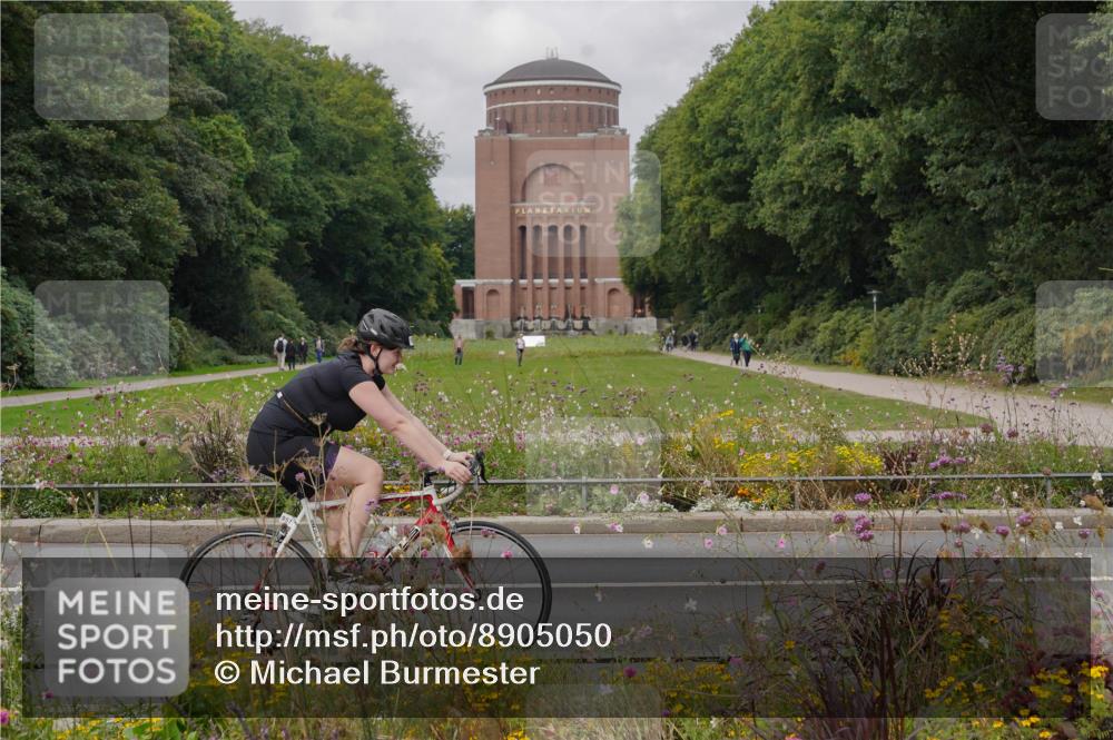 14.09.2025 - Stadtparktriathlon Michael Burmester http://msf.ph/oto/8905050 14.09.2025 11:58:01 Radfahren 929, 957, 1043, 1080 meine-sportfotos.de