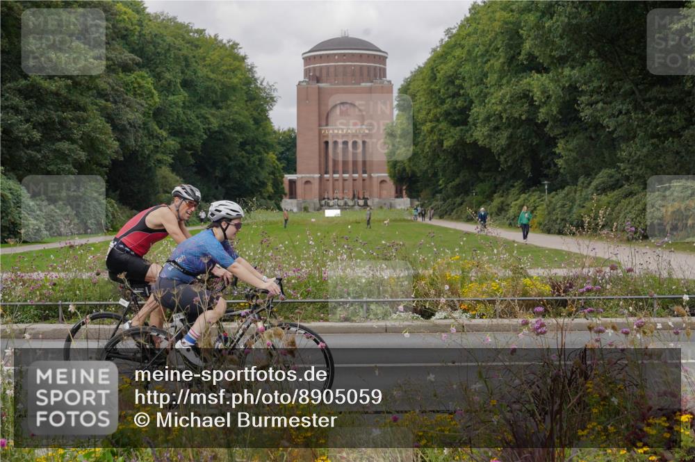 14.09.2025 - Stadtparktriathlon Michael Burmester http://msf.ph/oto/8905059 14.09.2025 11:58:25 Radfahren 945, 1083, 1098, 1101, 1121, 1143, 1155, 1160, 1180, 1213 meine-sportfotos.de