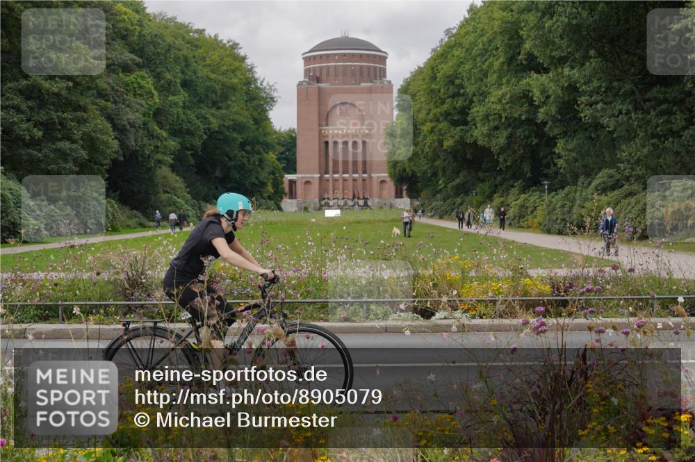 14.09.2025 - Stadtparktriathlon Michael Burmester http://msf.ph/oto/8905079 14.09.2025 11:59:21 Radfahren 958, 970, 978, 1182 meine-sportfotos.de