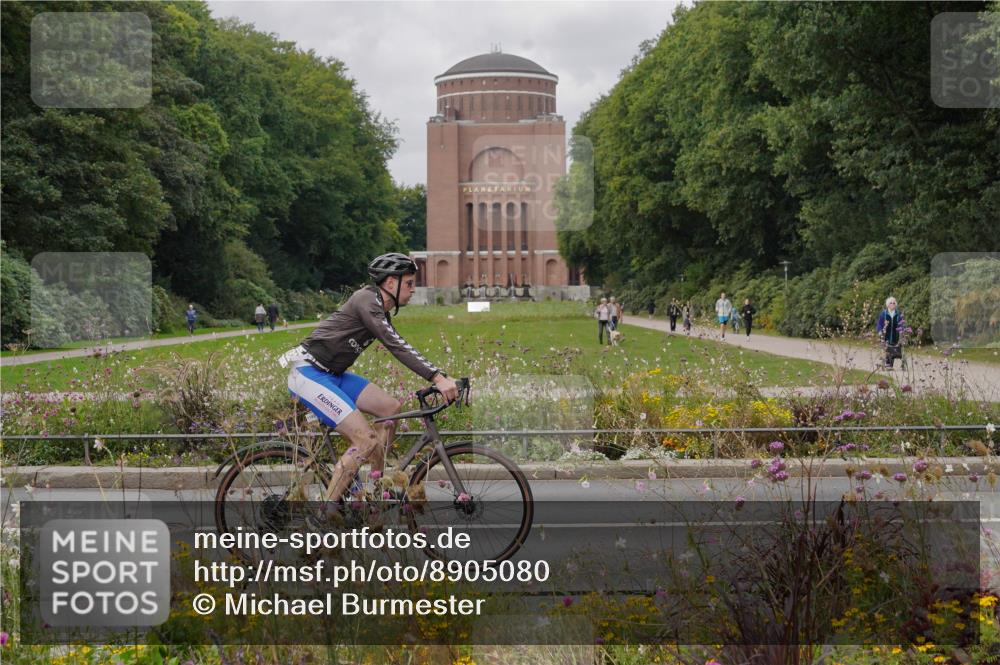 14.09.2025 - Stadtparktriathlon Michael Burmester http://msf.ph/oto/8905080 14.09.2025 11:59:25 Radfahren 958, 978, 1125, 1182 meine-sportfotos.de