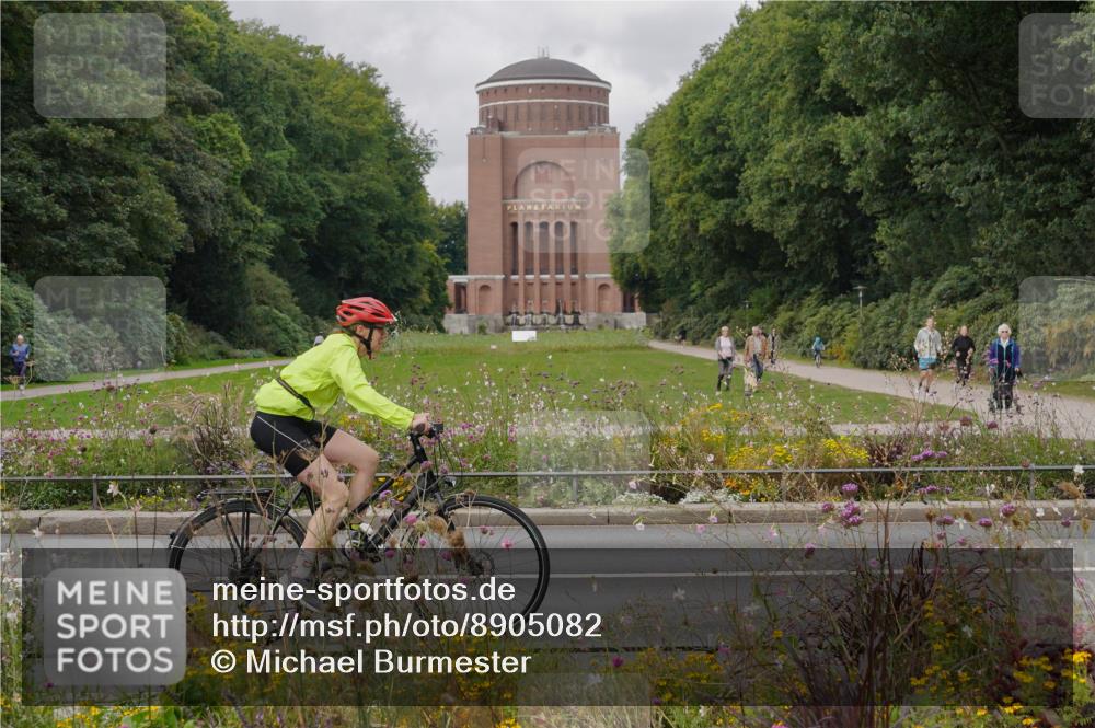 14.09.2025 - Stadtparktriathlon Michael Burmester http://msf.ph/oto/8905082 14.09.2025 11:59:35 Radfahren 1007, 1125, 1178 meine-sportfotos.de