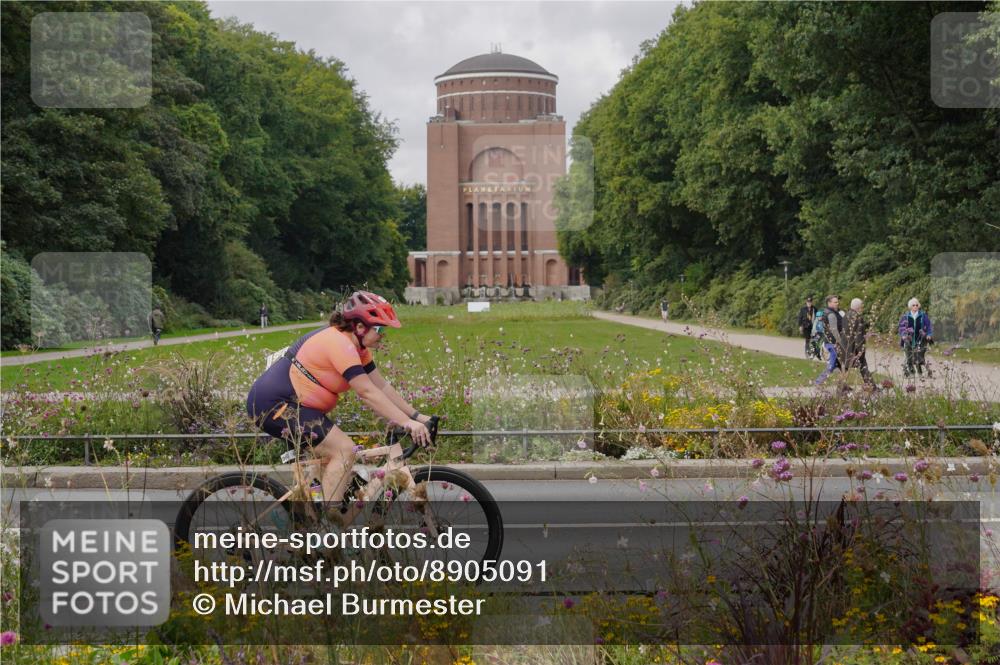 14.09.2025 - Stadtparktriathlon Michael Burmester http://msf.ph/oto/8905091 14.09.2025 12:00:05 Radfahren 986 meine-sportfotos.de