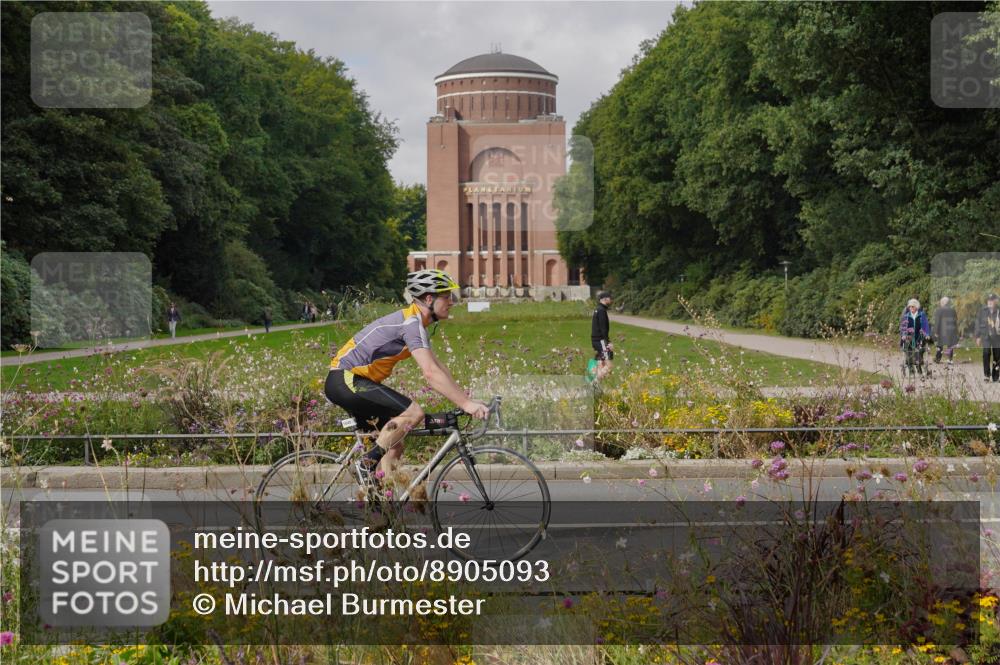 14.09.2025 - Stadtparktriathlon Michael Burmester http://msf.ph/oto/8905093 14.09.2025 12:00:24 Radfahren 1048, 1069, 1100, 1184 meine-sportfotos.de