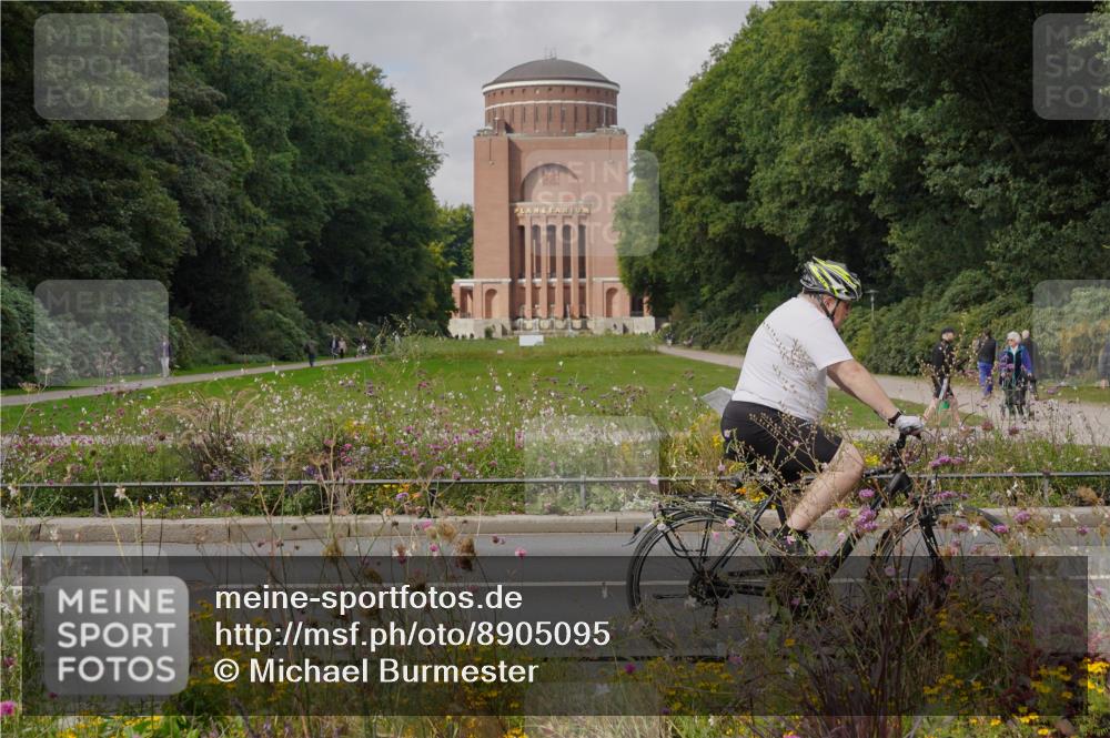 14.09.2025 - Stadtparktriathlon Michael Burmester http://msf.ph/oto/8905095 14.09.2025 12:00:27 Radfahren 1048, 1069, 1100, 1192 meine-sportfotos.de