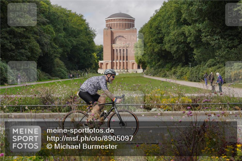 14.09.2025 - Stadtparktriathlon Michael Burmester http://msf.ph/oto/8905097 14.09.2025 12:00:35 Radfahren 1033, 1036, 1047, 1192 meine-sportfotos.de