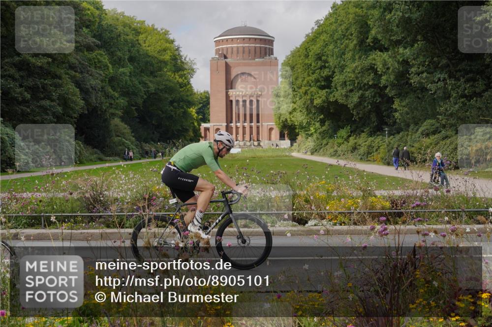 14.09.2025 - Stadtparktriathlon Michael Burmester http://msf.ph/oto/8905101 14.09.2025 12:00:45 Radfahren 962, 974, 994, 1063, 1064 meine-sportfotos.de