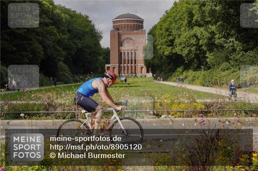 14.09.2025 - Stadtparktriathlon Michael Burmester http://msf.ph/oto/8905120 14.09.2025 12:01:29 Radfahren 948, 1046, 1126, 1185 meine-sportfotos.de