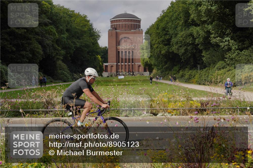 14.09.2025 - Stadtparktriathlon Michael Burmester http://msf.ph/oto/8905123 14.09.2025 12:01:38 Radfahren 1085, 1087, 1117, 1126, 1157, 1158 meine-sportfotos.de